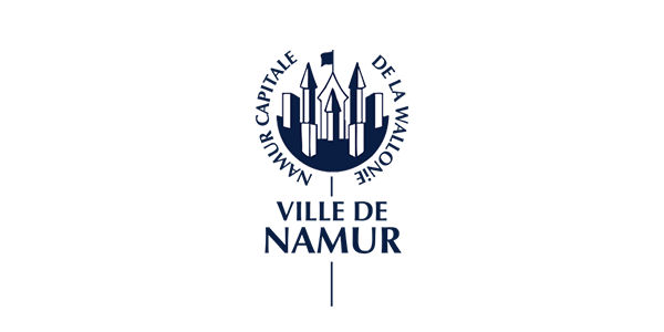 Logo officiel de la Ville de Namur avec ses bâtiments historiques et devise en français et néerlandais.
