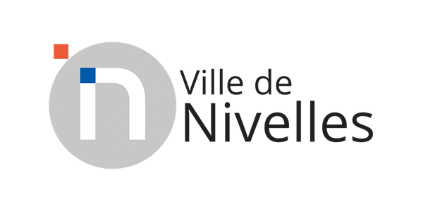 Logo officiel de la Ville de Nivelles avec le lettrage in stylisé en gris et le texte Ville de Nivelles en noir.